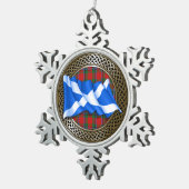 Clan MacNeacail Tartan Knot & Flag Schneeflocken Zinn-Ornament (Rechts)