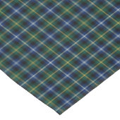 Clan MacNeil Dark Blue und Green Scottish Tartan Tischdecke (Schrägansicht)