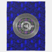 Clan MacNeil Wappen & Tartan Knot Fleecedecke (Vorderseite)