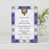 Clan MacPherson Wappen über Blue Dress Tartan Einladung (Stehend Vorderseite)