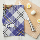 Clan MacPherson Wappen über Blue Dress Tartan Geschirrtuch (Viertel Falte)