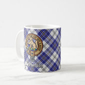 Clan MacPherson Wappen über Blue Dress Tartan Kaffeetasse (Vorderseite Links)
