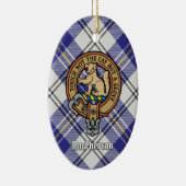 Clan MacPherson Wappen über Blue Dress Tartan Keramik Ornament (Rechts)
