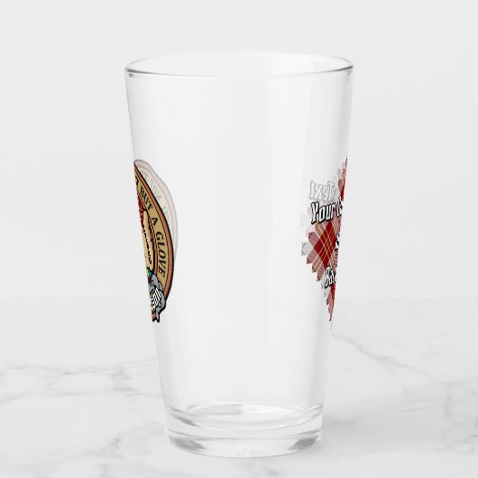 Clan MacPherson Wappen über Red Dress Tartan Glas (Links)