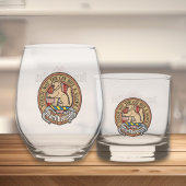 Clan MacPherson Wappen über Red Dress Tartan Whiskyglas