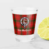 Clan MacQuarrie Tartan und Wappen Schnapsglas (Vorderseite)