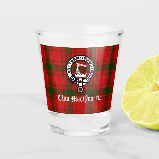 Clan MacQuarrie Tartan und Wappen Schnapsglas (Vorderseite)