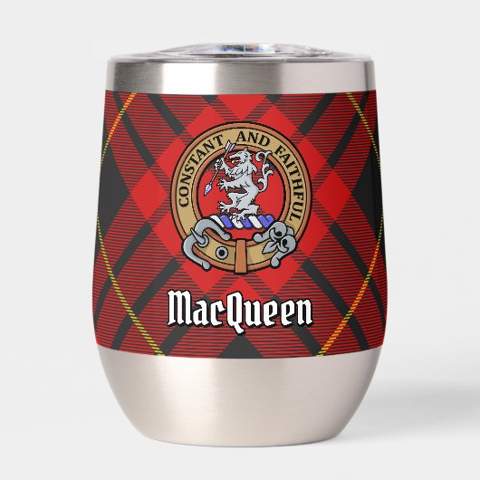 Clan MacQueen Crest über Tartan (Vorderseite)