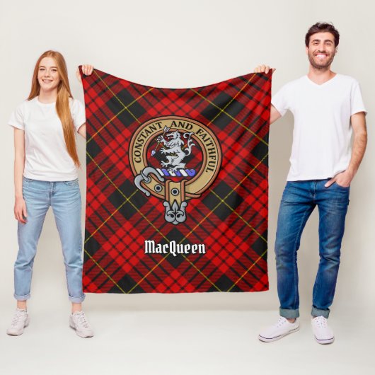 Clan MacQueen Crest über Tartan Fleecedecke (Beispiel)