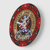 Clan MacQueen Crest über Tartan Große Wanduhr (Winkel)