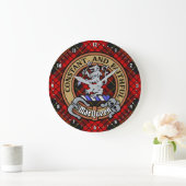 Clan MacQueen Crest über Tartan Große Wanduhr (Zuhause)