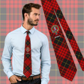 Clan MacQueen Crest über Tartan Krawatte
