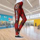 Clan MacQueen Crest über Tartan Leggings
