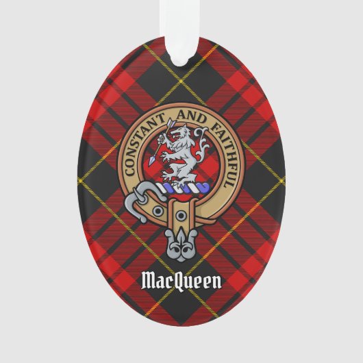 Clan MacQueen Crest über Tartan Ornament (Vorderseite)