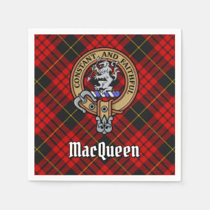 Clan MacQueen Crest über Tartan Serviette