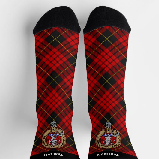 Clan MacQueen Crest über Tartan Socken (Oben)