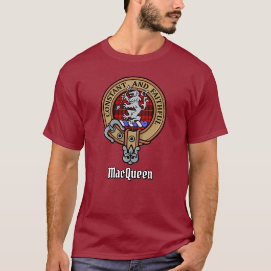 Clan MacQueen Crest über Tartan T-Shirt (Vorderseite)