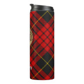 Clan MacQueen Crest über Tartan Thermosbecher (Nach rechts gedreht)