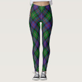 Clan Malcolm-Wappen über Tartan Leggings (Vorderseite)
