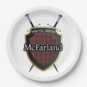 Clan McFarland Tartan-Schild u. Schwerter Pappteller (Vorderseite)