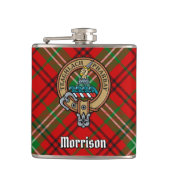 Clan Morrison Wappen über Red Tartan Flachmann (Vorderseite)