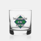 Clan Oliphant Wappen über Tartan Whiskyglas (Rückseite)