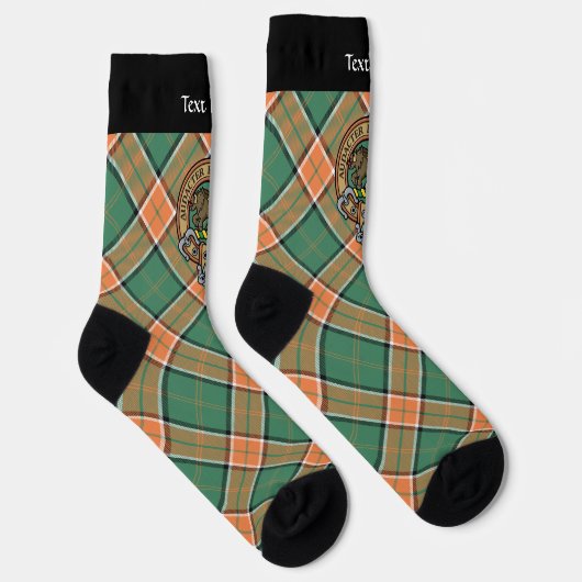 Clan Pollock Wappen über Tartan Socks Socken (Rechts)