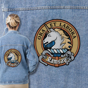 Clan Ramsay Wappen über Blue Hunting Tartan Jeansjacke