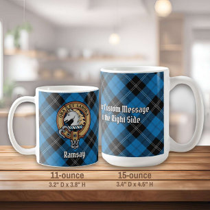 Clan Ramsay Wappen über Blue Hunting Tartan Kaffeetasse