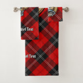 Clan Ramsay Wappen über Red Tartan Badhandtuch Set (Insitu)