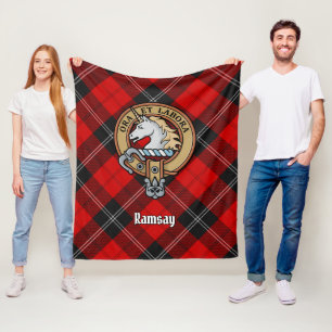 Clan Ramsay Wappen über Red Tartan Fleecedecke