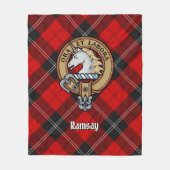 Clan Ramsay Wappen über Red Tartan Fleecedecke (Vorderseite)