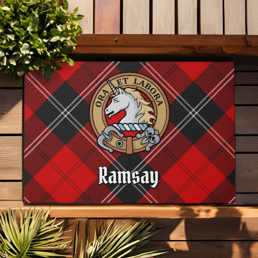 Clan Ramsay Wappen über Red Tartan Fußmatte