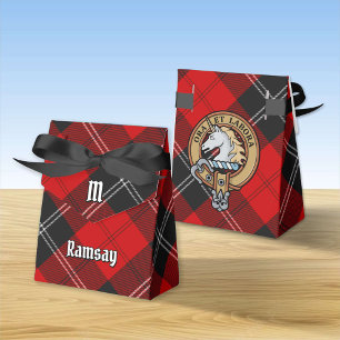 Clan Ramsay Wappen über Red Tartan Geschenkschachtel