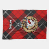 Clan Ramsay Wappen über Red Tartan Geschirrtuch (Horizontal)
