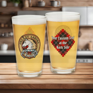 Clan Ramsay Wappen über Red Tartan Glas