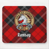 Clan Ramsay Wappen über Red Tartan Mousepad (Vorne)