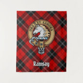 Clan Ramsay Wappen über Red Tartan Wandteppich (Vorderseite)