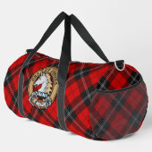 Clan Ramsay-Wappen über rotem Tartan Duffle Bag (Rechte Ecke)