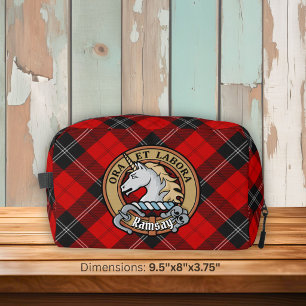 Clan Ramsay-Wappen über rotem Tartan Waschbeutel