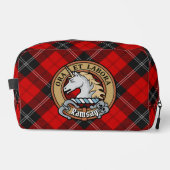 Clan Ramsay-Wappen über rotem Tartan Waschbeutel (Vorderseite)