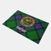 Clan Sinclair Wappen über Jagd Tartan Fußmatte (Schrägansicht)