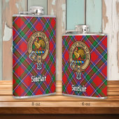 Clan Sinclair Wappen über Tartan Flachmann