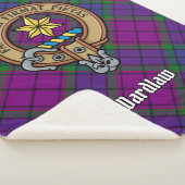 Clan Wardlaw Wappen über Tartan Sherpadecke (3/4)