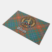 Clan Wilson Wappen über antikes Tartan Fußmatte (Schrägansicht)