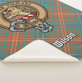 Clan Wilson Wappen über antikes Tartan Sherpadecke (3/4)