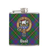 Clan Wood Wappen über Tartan Flachmann (Vorderseite)