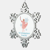 Clara mit Nutcracker 2024 Schneeflocken Zinn-Ornament (Rechts)