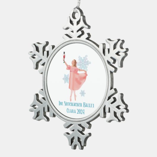 Clara mit Nutcracker 2024 Schneeflocken Zinn-Ornament (Rechts)