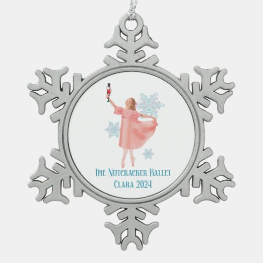 Clara mit Nutcracker 2024 Schneeflocken Zinn-Ornament (Vorderseite)